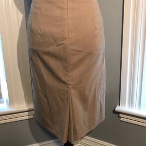 Beautiful beige/khaki shirt with a cute kickback